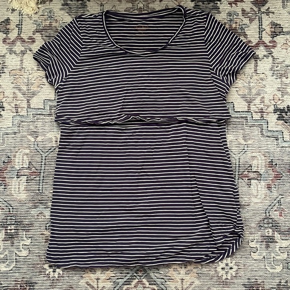 Ingrid+Isabel 2 for 1!! Nursing t-shirts - Picture 3 of 4